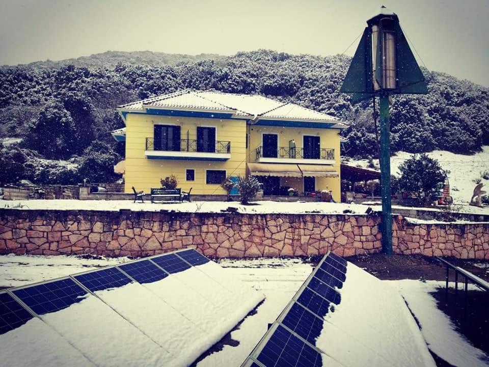 Guesthouse Bizani Neo Mpizani Екстериор снимка